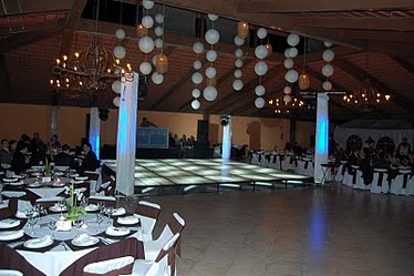 Descripción: F:\Pista y columnas boda.JPG